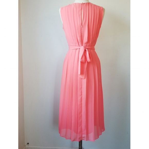 Ann Taylor Pleated dress Petite Size 6 - Picture 3 of 8